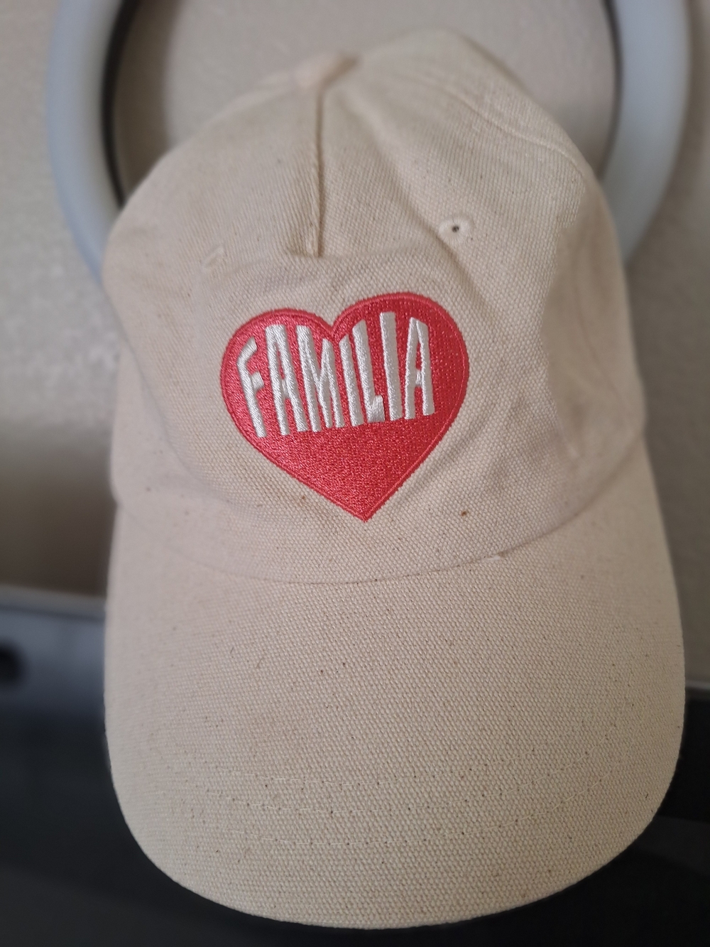Cream Baseball Cap with Red Heart "FAMILIA" Embroidery